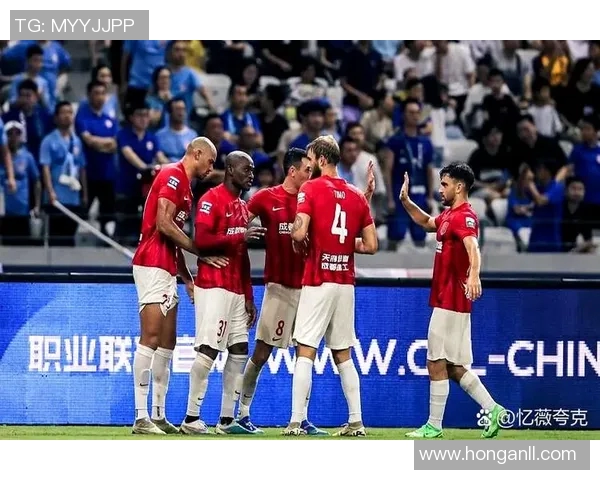 火箭与爵士第四战激烈进行中球迷热情高涨期待精彩瞬间